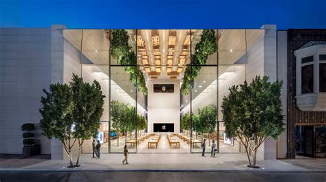 The Grove - Apple Store - Apple