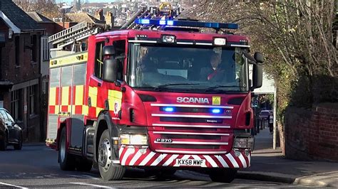 UK Fire Engine Responding - Siren & Lights - YouTube