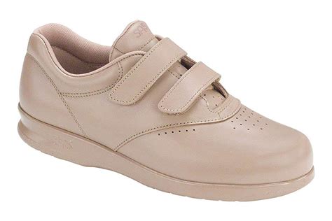 Best Extra, Extra Wide Walking Shoes for Women – Footwear News