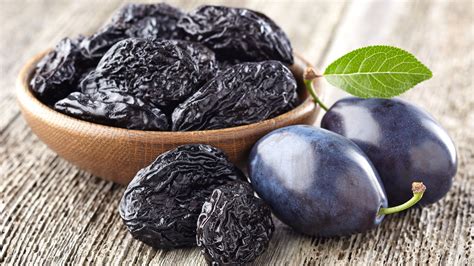 What's The Difference Between Plums And Prunes?