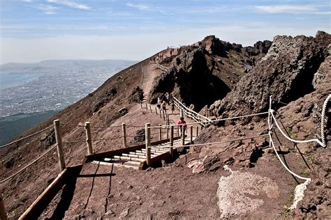 PHOTO: Rim Trail Around the Top of Mt. Vesuvius