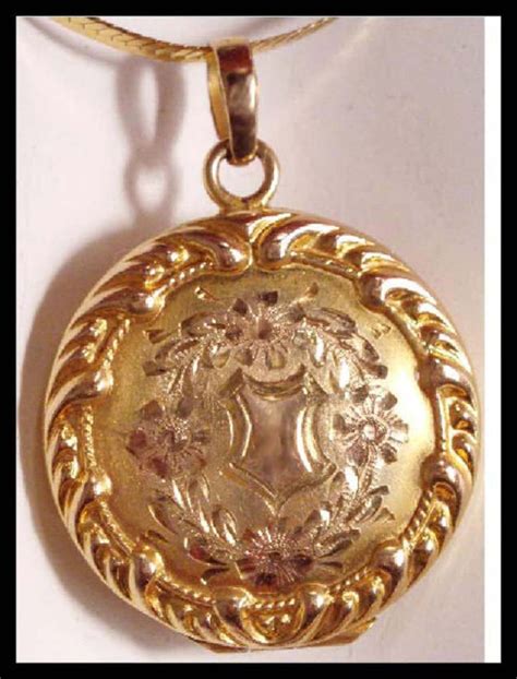 14kt GOLD Antique Victorian Locket Necklace * Vintage keepsake* photo keeper* Fancy etched ...