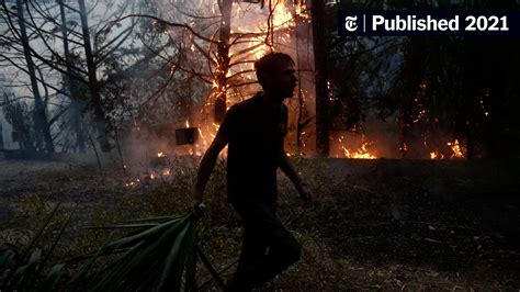 Wildfires in Greece Force Thousands to Evacuate - The New York Times