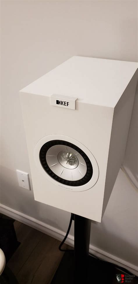 KEF Q150 Bookshelf speakers in White Photo #2037074 - Canuck Audio Mart