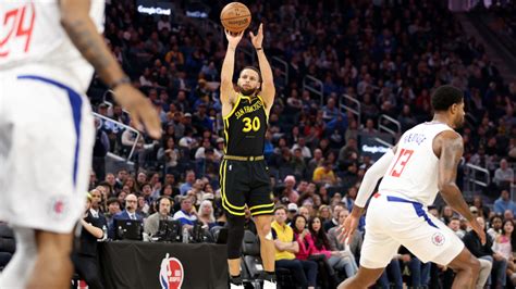 Stephen Curry Sets 3-Point Record Despite Warriors' Win Streak Ending - BVM Sports