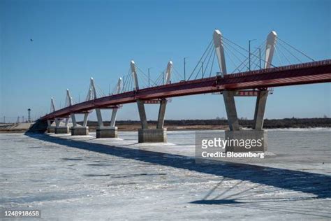 Blagoveshchensk Heihe Bridge Photos and Premium High Res Pictures - Getty Images