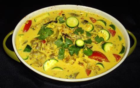 Sue's Vegetarian Food: EGGPLANT AND ZUCCHINI CURRY