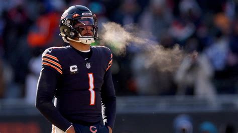 Bears QB Justin Fields' Status in Question After 2 Injuries