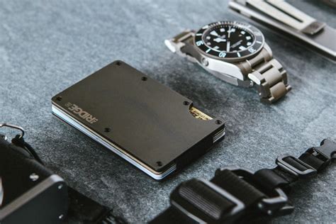 10 Best Minimalist Wallets for Men | Huckberry