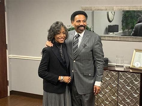 'We Stay Close to God': Tony Evans and Family Remain Strong as Wife Lois Battles Cancer | CBN News