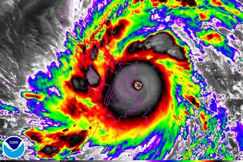Typhoon Haiyan’s electric spectacular in the eye of the storm | New Scientist
