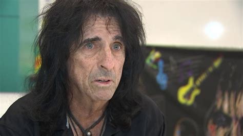 Interview with Alice Cooper on late musician Glen Campbell - YouTube