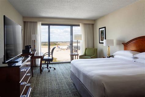 4-Star Hotels near Tampa Airport | Tampa Airport Marriott