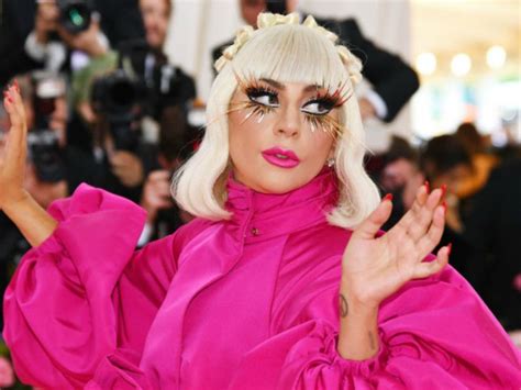 LADY GAGA Models Meat Dress For GUCCI Murder Movie ⋆ Film Goblin