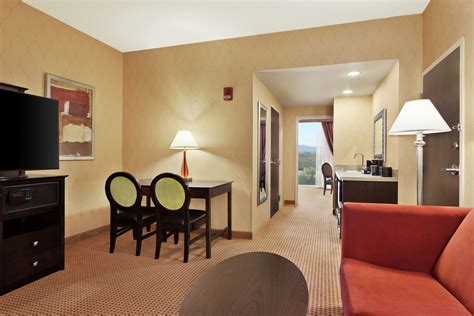 Embassy Suites by Hilton Huntsville Hotel & Spa 800 Monroe St SW ...