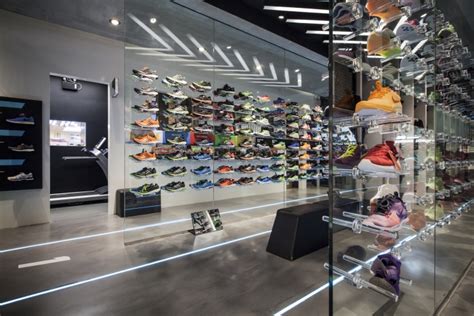 » Ari Running store by Whitespace, Bangkok – Thailand