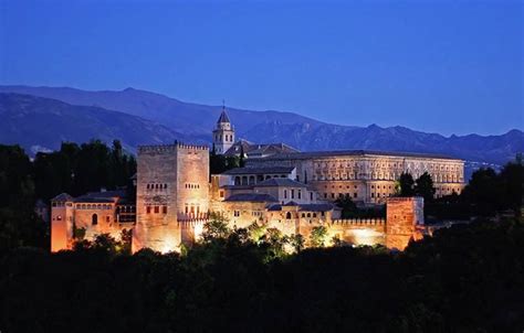 Tesoros y Secretos: LA PUERTA DE GRANADA: AL-HAMBRA