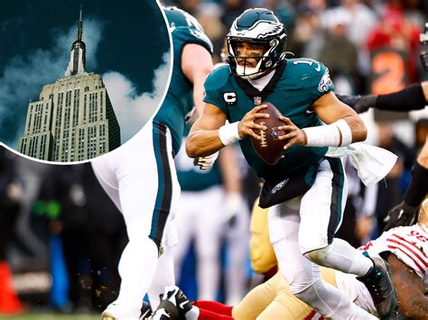 Empire State Building Goes Green for the Eagles and New Yorkers See Red - Newsweek