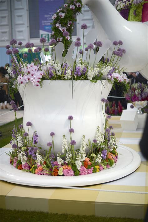 Notes From A Stylist | Chelsea flower show, Flower arrangements, Flowers