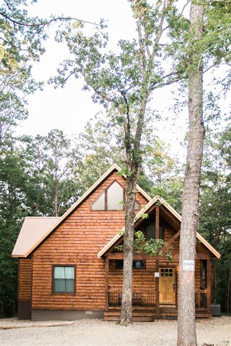 Charming Cabin with a Cozy Fireplace near Beavers Bend State Park in Oklahoma | Luxury camping ...