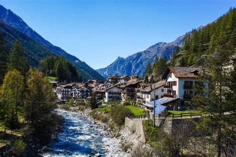 7 Best Things to Do in Aosta Valley (Valle d'Aosta), Italy + Map