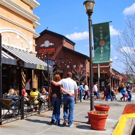 Zona Rosa Shopping District in Missouri | VisitMO.com