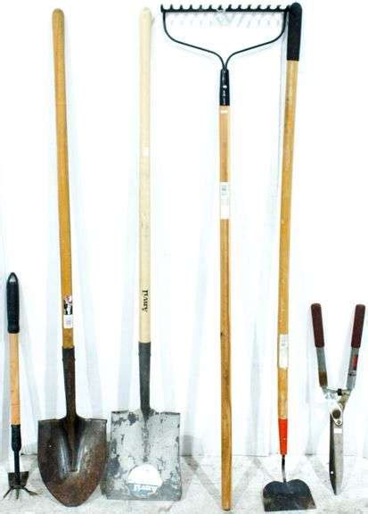 Collection of Lawn Maintenance Tools - Bunting Online Auctions