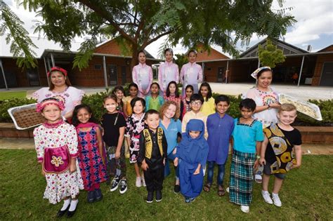 Hammond Park PS hold global picnic for Harmony Week | Community News Group