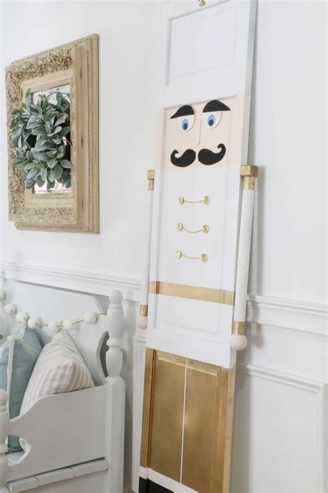 Crafty DIY Nutcracker Soldier Makeover for Festive Home Decor | Decoración del cascanueces ...