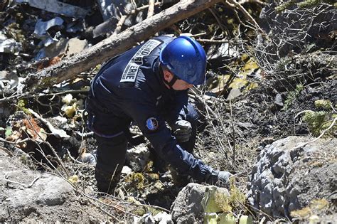 Crash Victims’ Body Parts Sorted in Alps Ravine by Police - Bloomberg