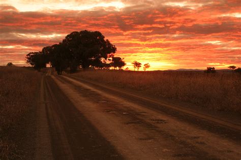 Country road sunset | Sunset on a dirt road on the outskirts… | Flickr