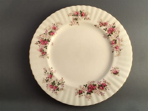 Royal Albert Lavender Rose 10,3/8″ Dinner Plate. | Replace Your Plates