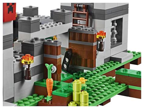 Slideshow: LEGO Minecraft Fortress