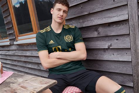 Bayern Munich : Benjamin Pavard dévoile le maillot de l'Oktoberfest