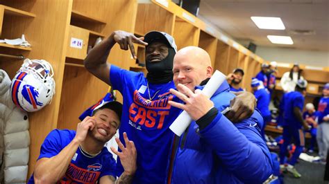 Best Bills postgame celebration photos | 2022 AFC East Title