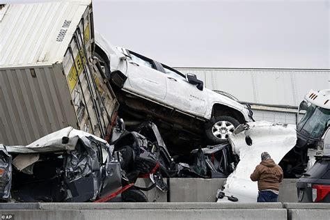 'Multiple injuries' and people trapped in cars after 100 vehicle pile-up on a Texas freeway ...