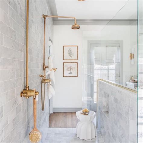 7 Things to Consider When Using White Marble in a Bathroom