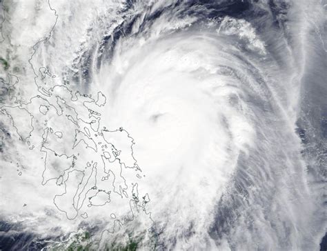 Satellite imagery shows Typhoon Kammuri's center obscured | Science Codex