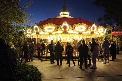 ZooLights! It's Amazing Christmas Lights at the Phoenix Zoo. - Phoenix ...