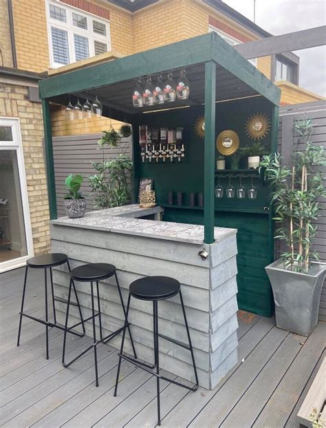 Outdoor Bar Ideas this Summer [Expert Advice] | Wallsauce US