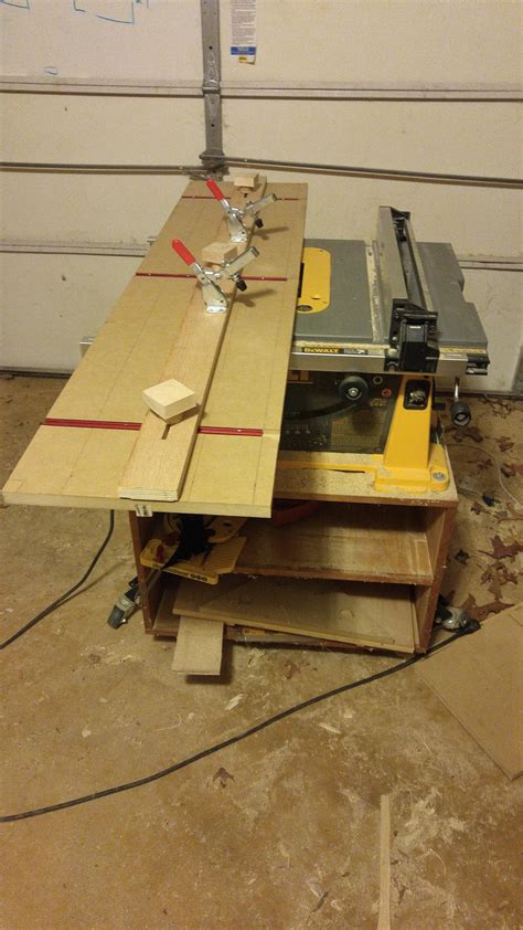 My take on a table saw jointing jig. Can also be used as a taper jig ...