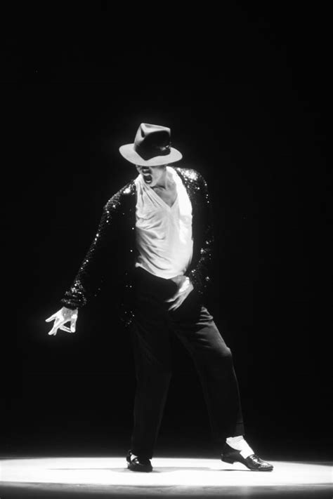 Michael Jackson Dancing Moonwalk