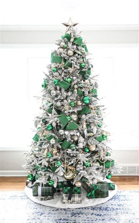 36 Incredible Christmas Trees Ideas That Looks Elegant | Green christmas tree decorations ...