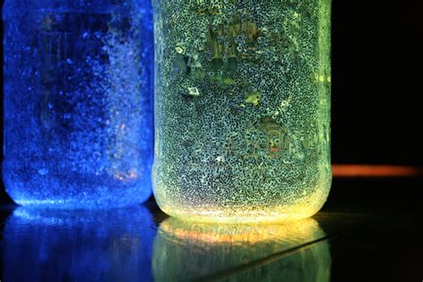 DIY: Fireflies in A Jar Night Lamp - Scoop Empire