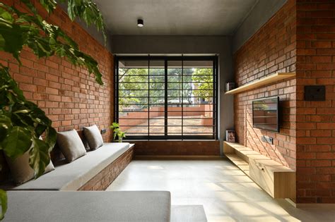 Gallery of Narrow Brick House / Srijit Srinivas Architects - 11