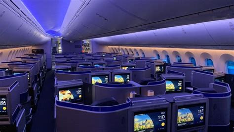 First look: United Airlines shows off its first Boeing 787-10 Dreamliner