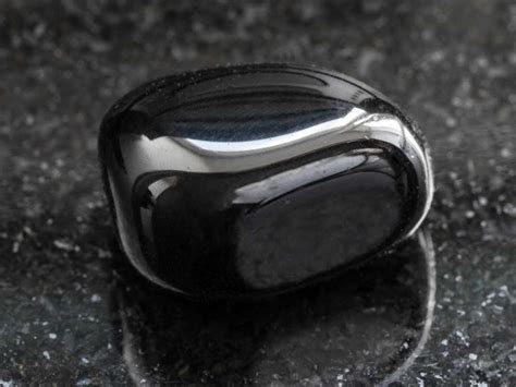 Black Onyx: The Ultimate Guide to Meaning, Properties, Jewelry & Everything You Need to Know ...