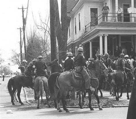 Mounted Alabama state troopers preparing to confront protesters, Selma ...