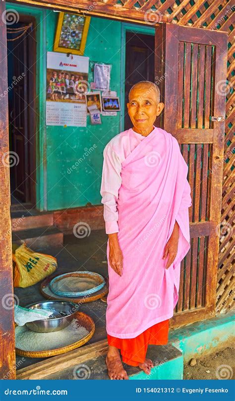 Bhikkhuni Nun in Thanboddhay Monastery, Monywa, Myanmar Editorial ...