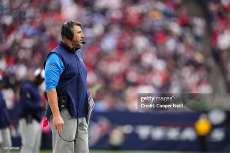 Tennessee Titans head coach Mike Vrabel looks on from the sideline ...